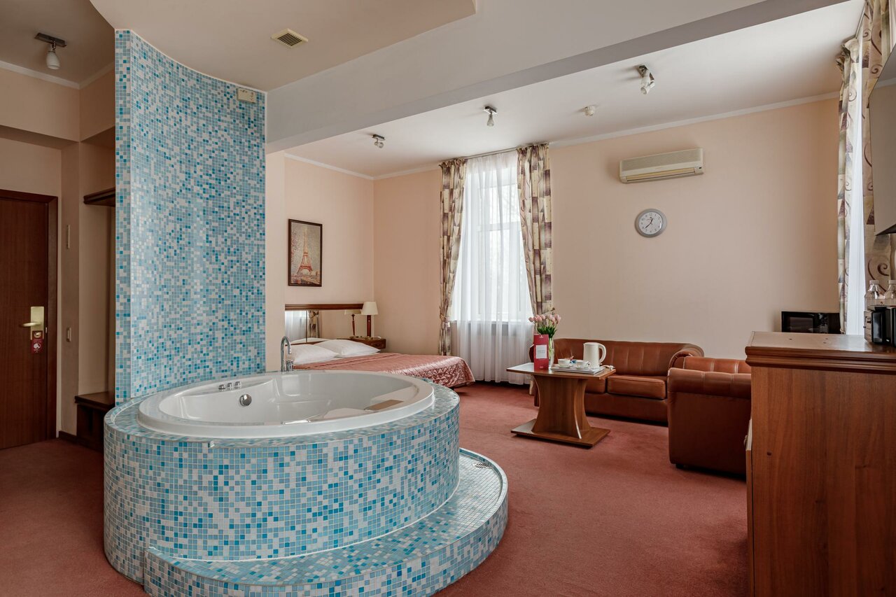 Гостиница Максима Ирбис Москва-105