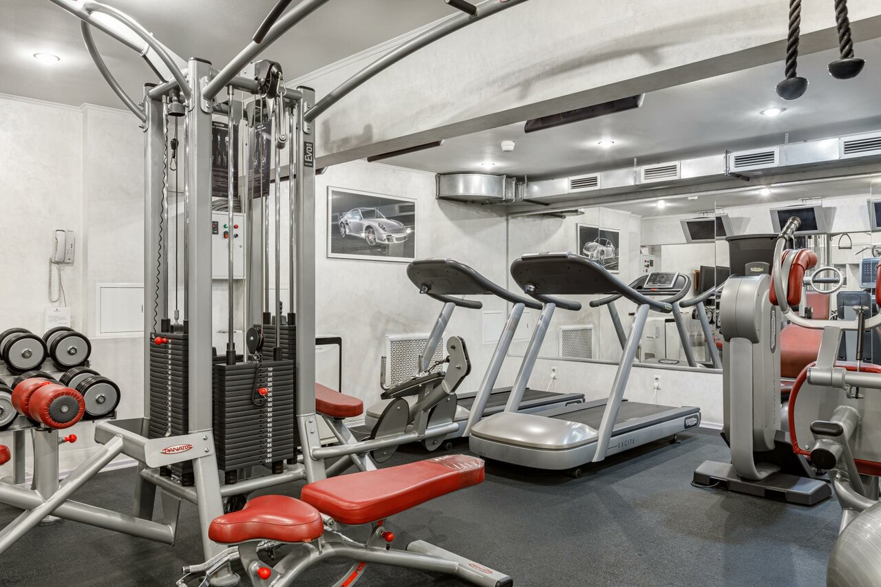 Гостиница Максима Ирбис Москва-102