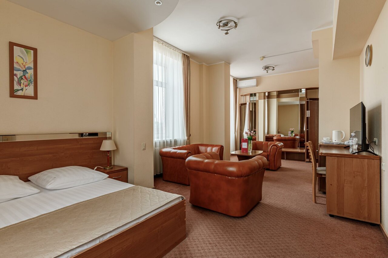 Гостиница Максима Ирбис Москва-99