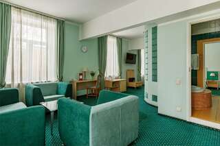 Гостиница Максима Ирбис Москва Люкс "Фисташковый"(Двухспальная кровать)-2