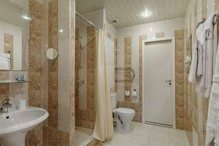 Гостиница Максима Ирбис Москва Люкс "Апельсин" (Двухспальная кровать)-7