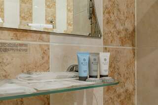 Гостиница Максима Ирбис Москва Люкс "Апельсин" (Двухспальная кровать)-8