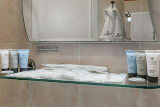 Гостиница Максима Ирбис Москва Люкс "Модерн" (Двухспальная кровать)-9