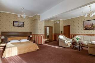 Гостиница Максима Ирбис Москва Люкс "Классический" (Двухспальная кровать)-2