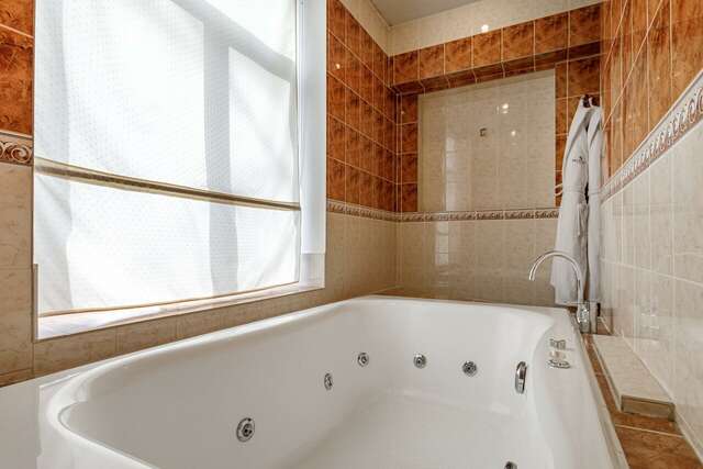 Гостиница Максима Ирбис Москва-84