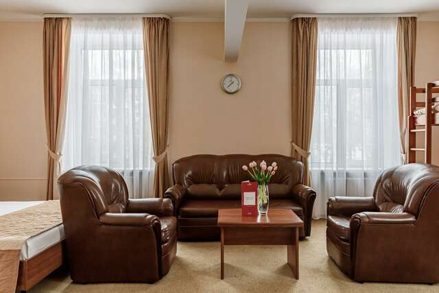 Гостиница Максима Ирбис Москва-83