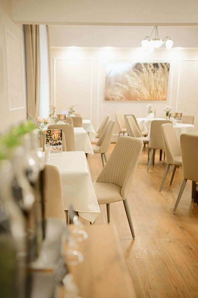 Гостиница Максима Ирбис Москва-140