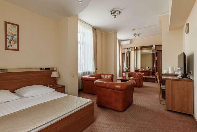 Гостиница Максима Ирбис Москва-98